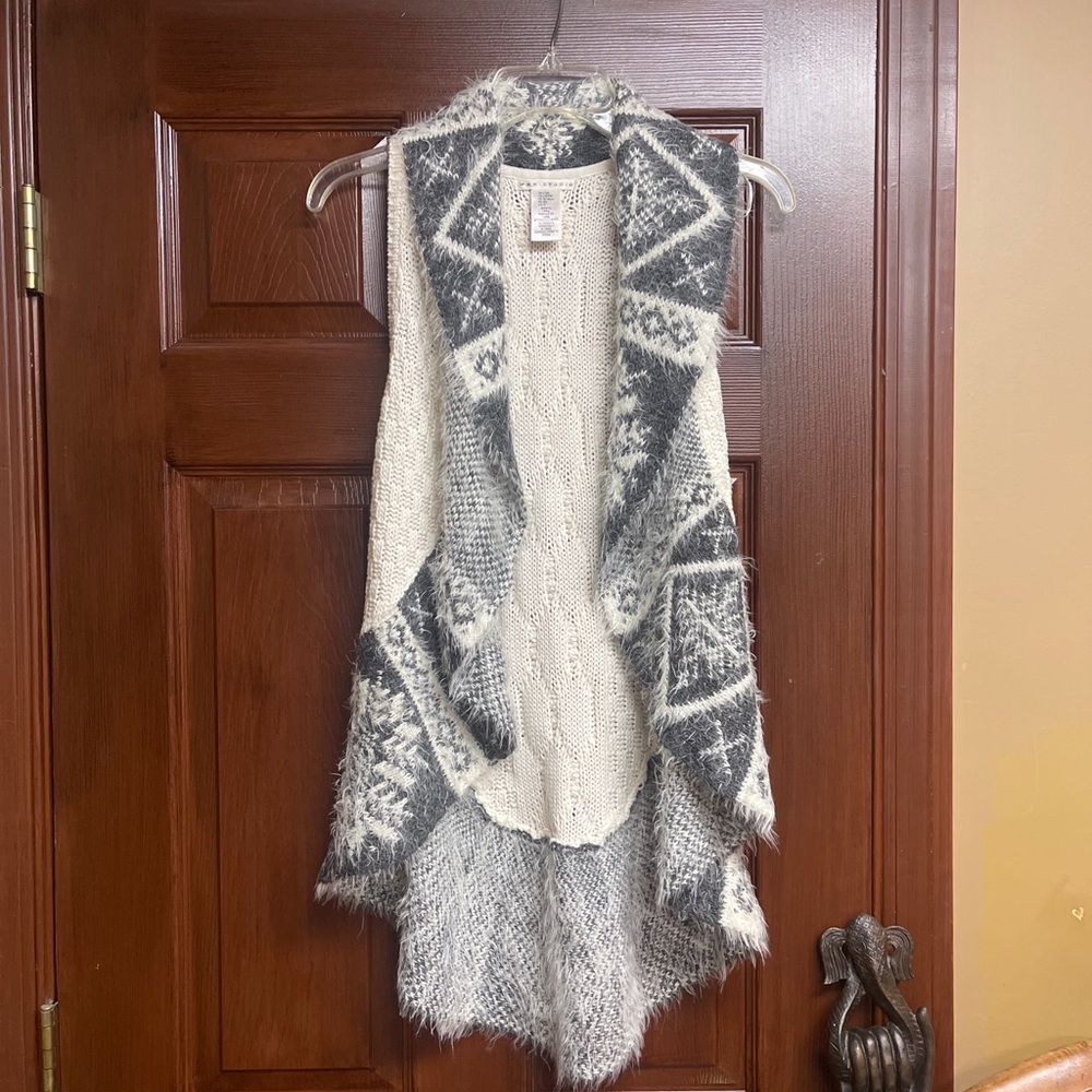 Max Studio Knitted Open Front Sleeveless Ruffled Cardigan Girl Sz 14 NWOT